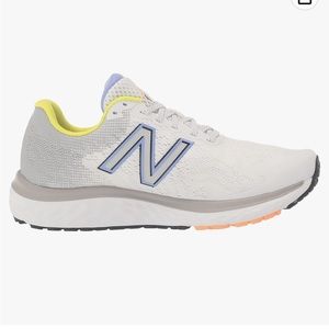 New balance tennis shoes